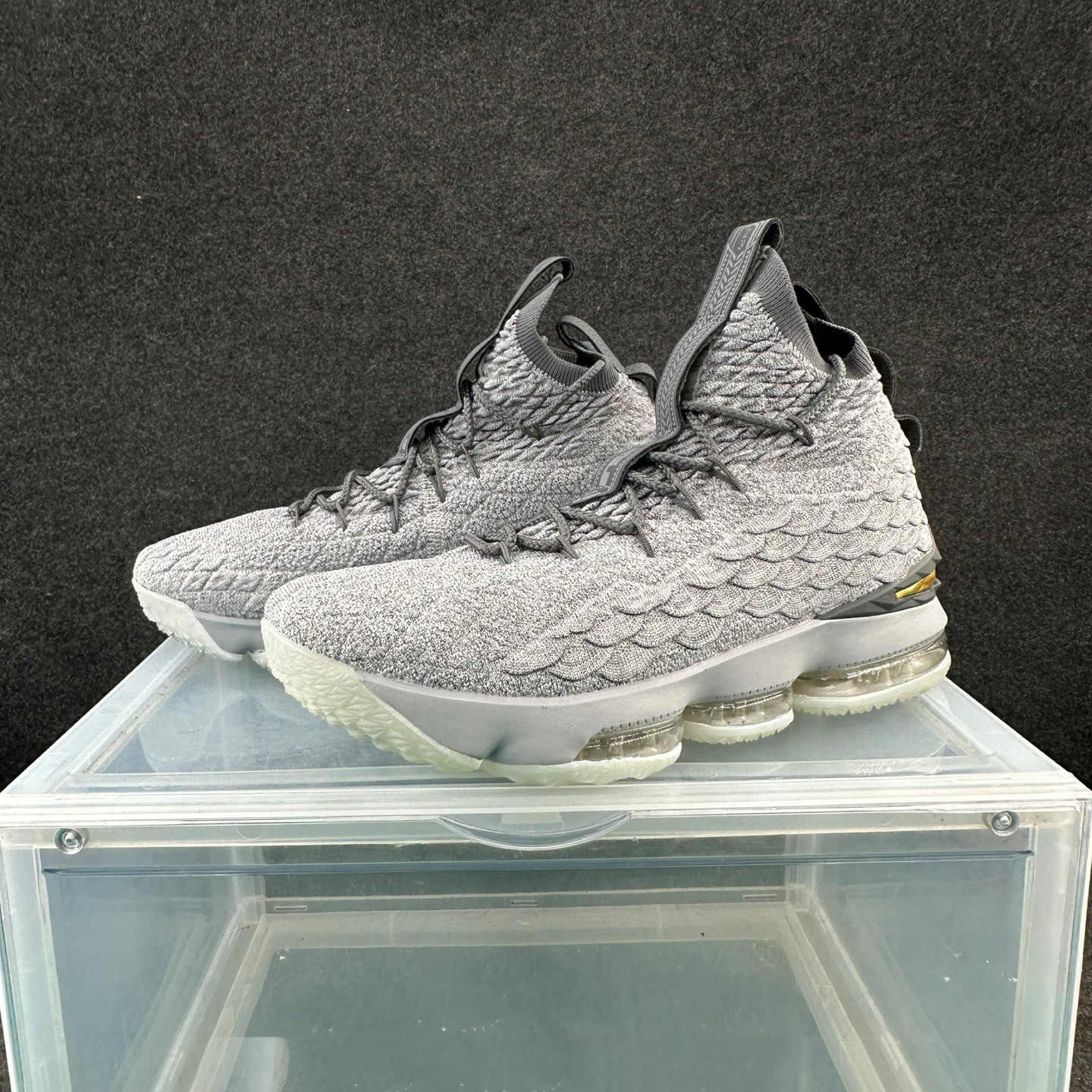 Putian Shoes LeBron 15 실용적인 농구화 남성용 James 15세대 스포츠 신발 와이드 버전 에어 쿠션 유행 신발