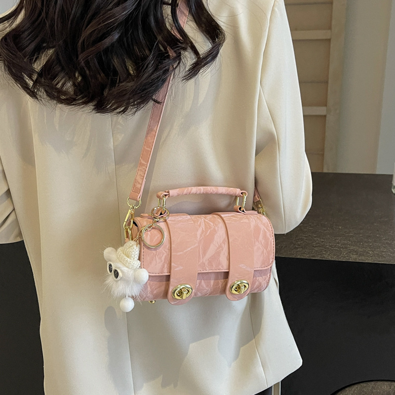 Bolso popular de este año para mujeres 2024 primavera y verano nuevo estilo de alta sensación bolso portátil cuadrado de moda universal bolso de hombro coreano