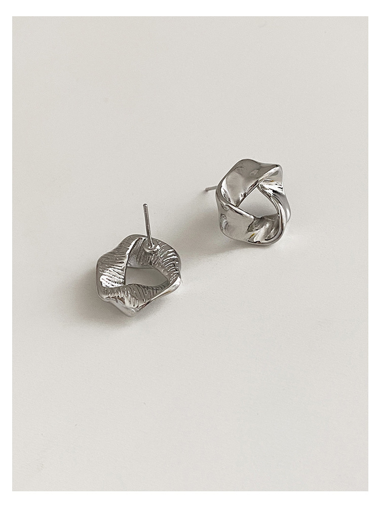 M ö bius women's new trendy and simple metal texture Korean version internet famous temperament earrings_voghion.com
