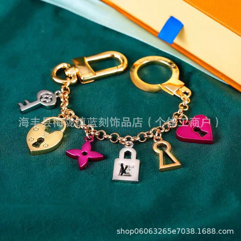 潮牌钛钢金属包包挂饰皮革圆牌钥匙挂件汽车钥匙扣|undefined