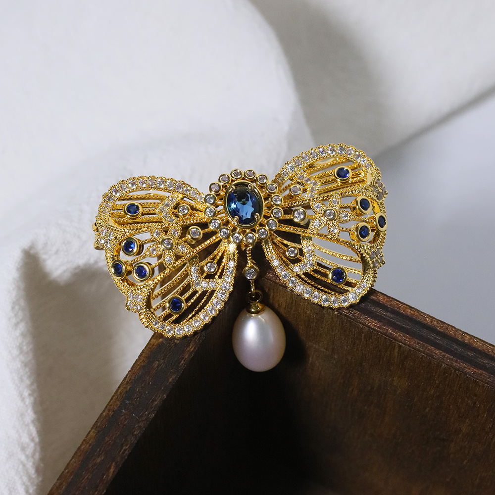 Retro corte dorado broche de mariposa cristal azul zircon elegante flores pectoral de perlas naturales de alta calidad joyas regalo