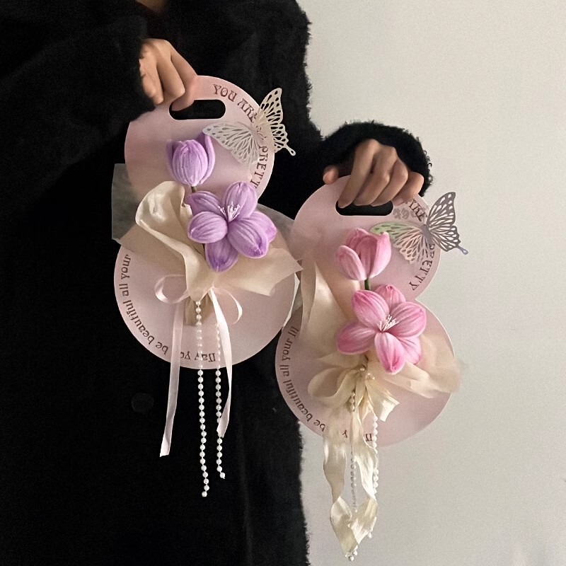 創意高級チューリップは花束を持っています。|undefined