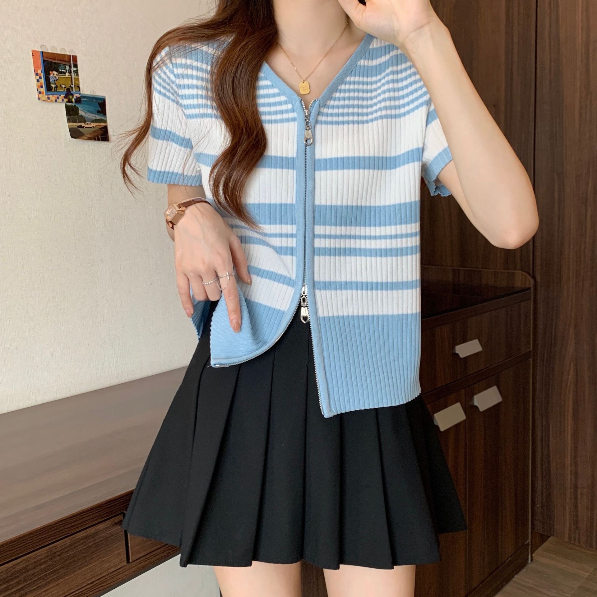 T-shirt a maniche corte con scollo a V a righe chic per donna in estate, alla moda e snellente, elegante maglia in seta ghiacciata con cerniera_voghion.com