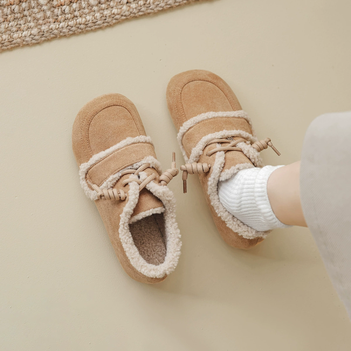 Weiwei Girl 3086-5 Французский стиль ретро лоскутный цвет плюс бархатные ботинки Бокен с плоской подошвы меха одиночные туфли для женщин осенью и зимой