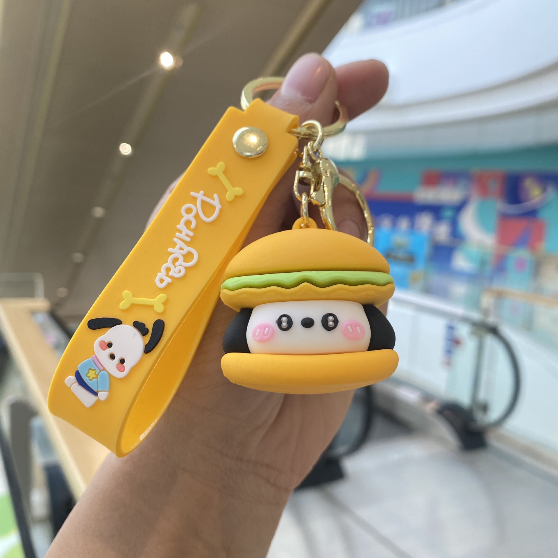 De dibujos animados M hogar Pacha perro llavero mochila colgante cadena de la llave del coche papas fritas perro pareja pequeño regalo al por mayor