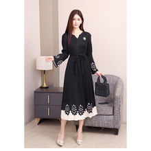 三宅褶皱大码女装2025胖MM高级感气质拼接百褶收腰连衣裙妈妈裙子