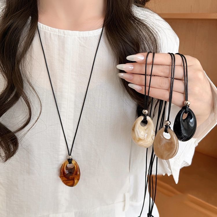 New Irregular Gradient Pendant Necklace for Women, Autumn and Winter Simple Versatile Long Accessory, Vintage Melad Sweater Chain