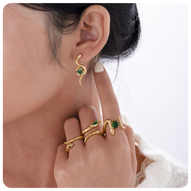 Tina transfronterizo año de la serpiente retro nicho de alta sensación orejas zircon oro medieval apertura ajustable anillo de serpiente