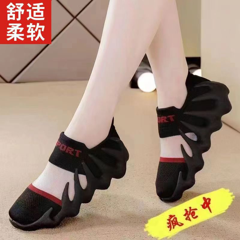 Octopus calcetines zapatos mujer 2025 primavera nuevo estilo coreano estudiantes zapatos deportivos transpirables mujeres corriendo zapatos casuales de tejido volador