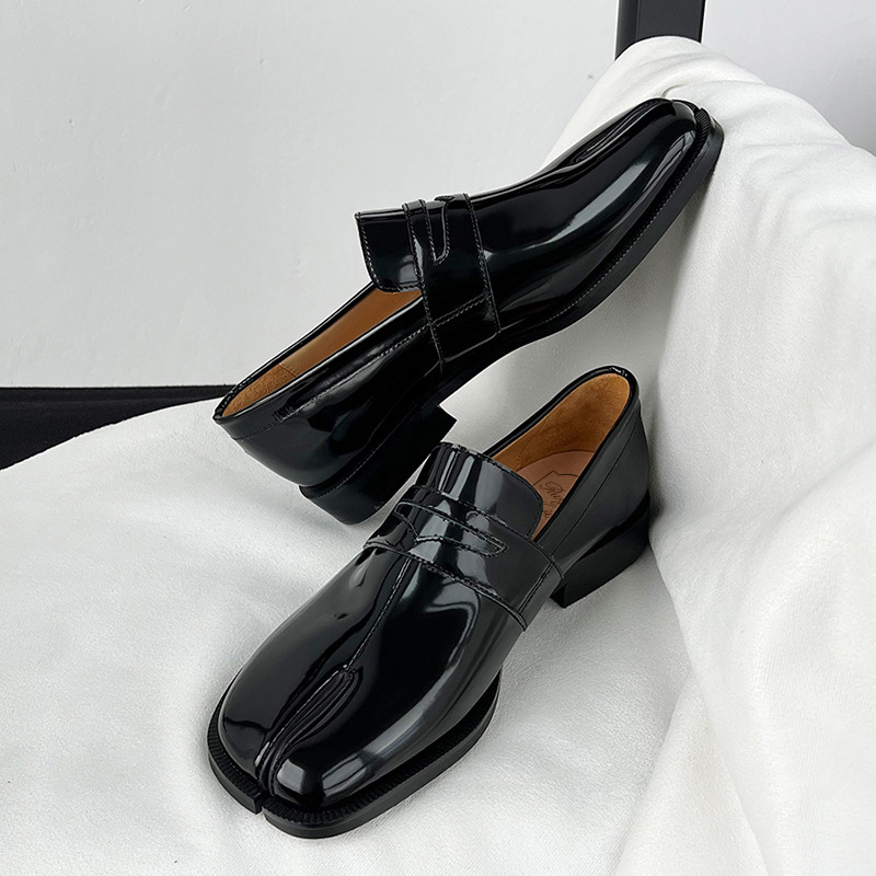【In Stock】Dropshipping Available: Unisex Split-Toe Shoes, Horseshoe Pig's Trotters Flat Loafers, Single Shoes, Small Leather Shoes