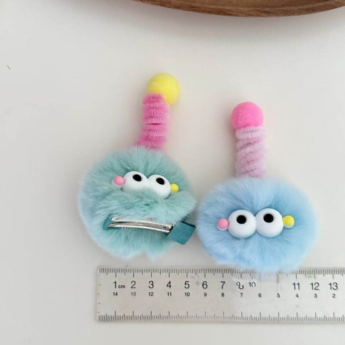Bola de pelo pequeño monstruo torcido horquilla de palo nuevo lindo divertido suave lindo ojos grandes padre-hijo horquilla clip superior clip de pico de pato