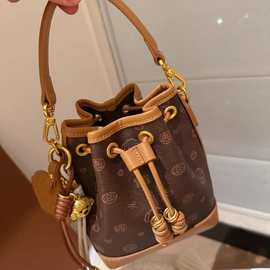 南枫百搭时尚面包小狗 维港邂逅水桶包2025超火小包包女单肩斜挎