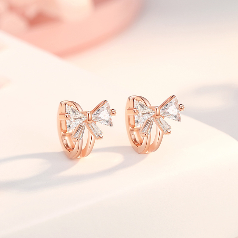 Pendientes de diamantes simples de plata de ley S925, diseño de nicho de alta gama, hermosos pendientes, colección de botones de oreja de estilo nuevo de verano