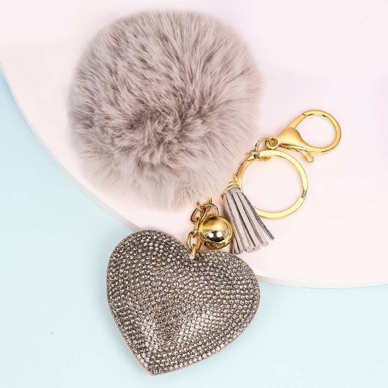 Venta caliente transfronteriza terciopelo coreano diamante color sólido amor corazón pelo bola llavero colgante bolso de las mujeres accesorios personalización