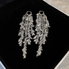 Silver silver needle, fashionable metal design earrings, wide color palette, simple and elegant design, trend of season