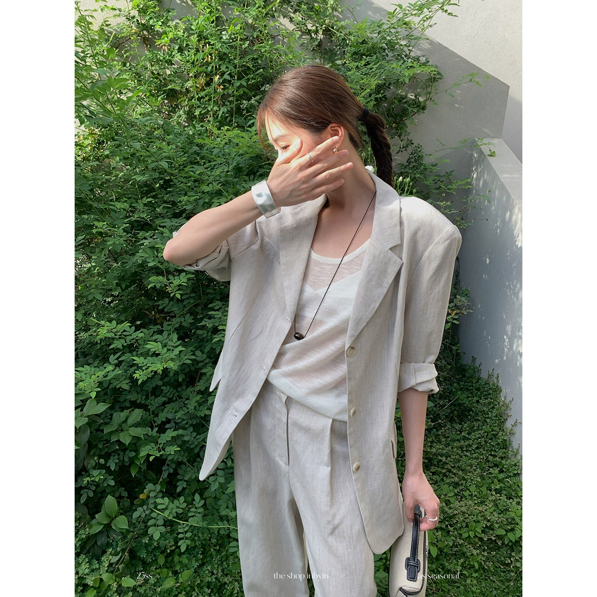 [Без возвратов и обменов] Тонкая солнцезащитная куртка в стиле Old Money для женщин, новый летний свободный пиджак с длинными рукавами и элегантным дизайном.