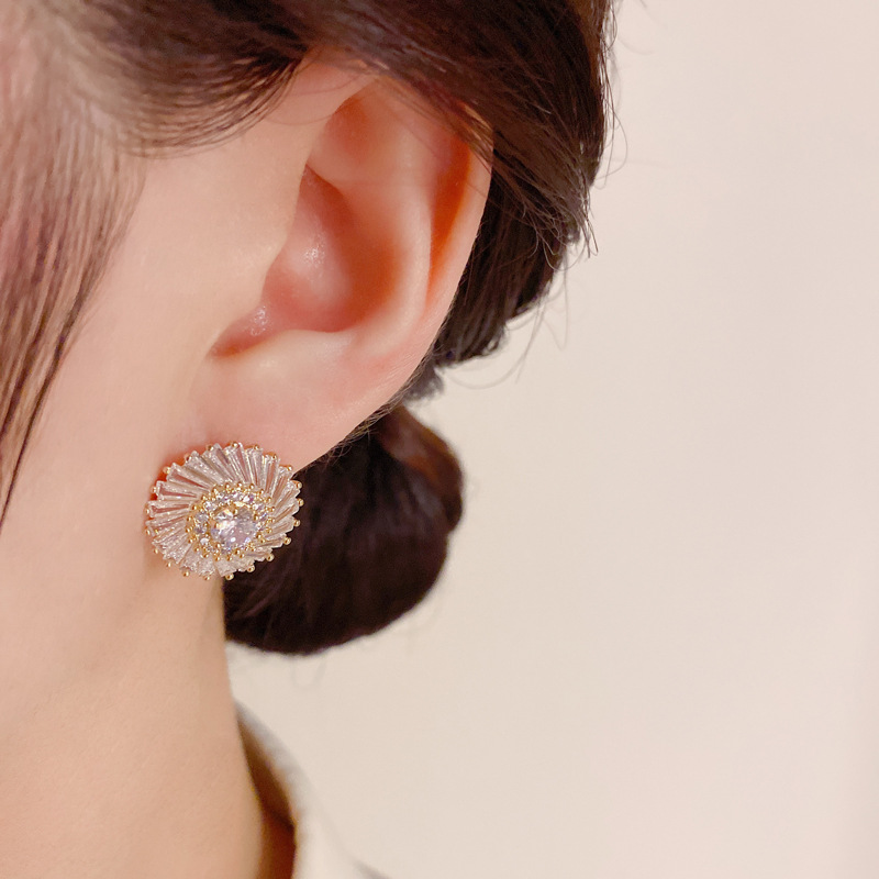 1 Pair Luxurious Sunflower Plating Inlay Copper Zircon Gold Plated Ear Studs display picture 6