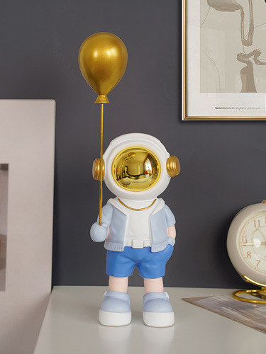 Creative astronaut desk decor ornament office liquor cabinet soft furnishing living room foyer moving in gift