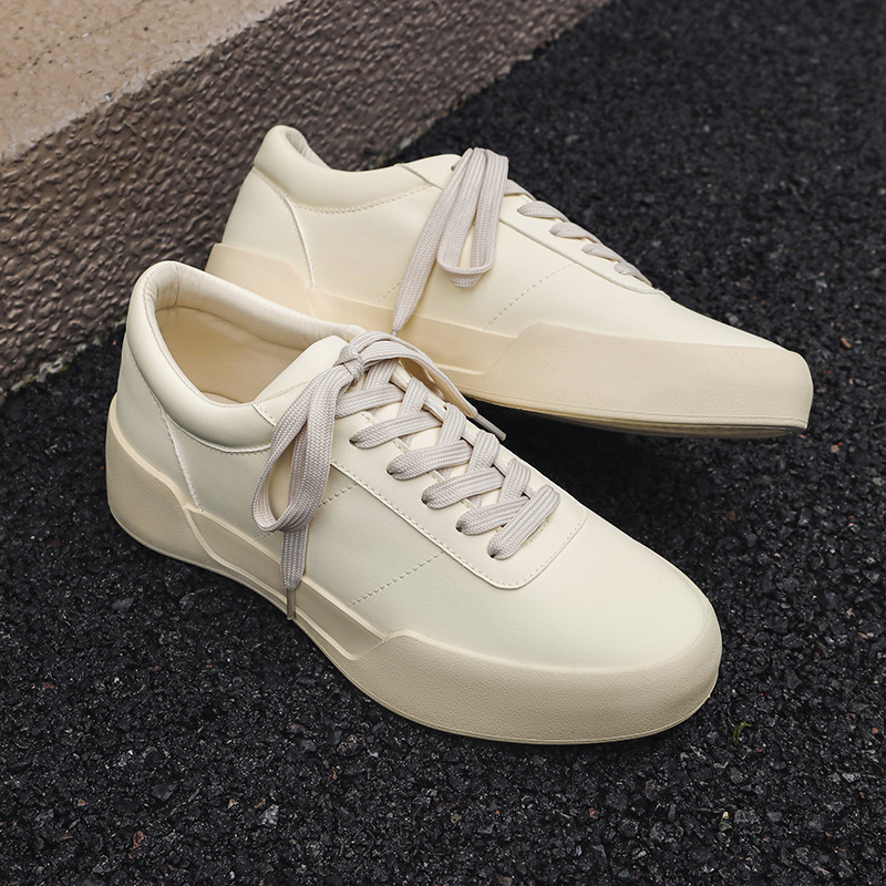 Celebridad del mismo estilo de zapatos individuales para hombres, moda de moda, zapatos bajos casuales, cordones de cuero para hombres, suela gruesa, aumento de zapatos al aire libre