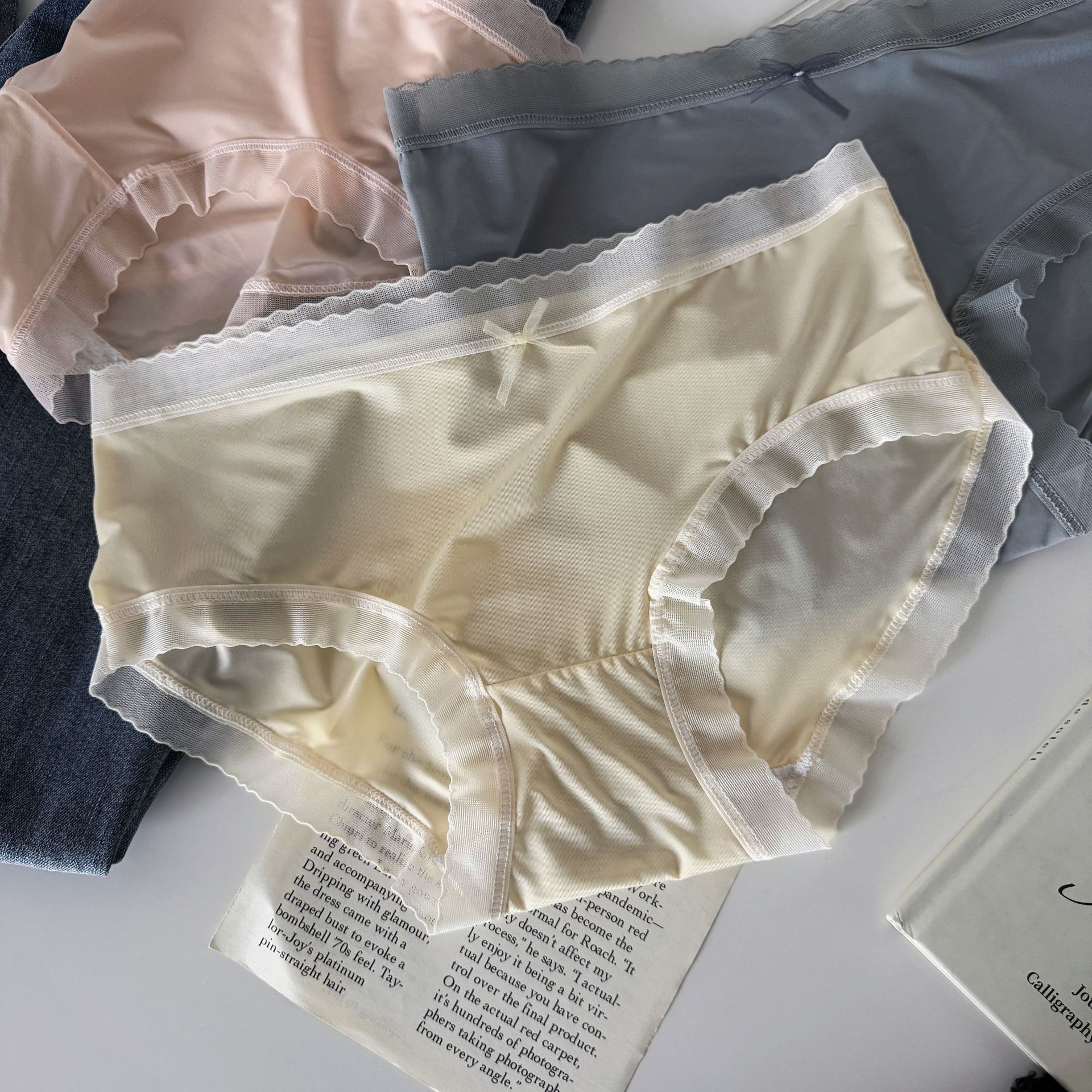 Summer Seamless Ice Silk Underwear Women's Pure Cotton Crotch Breathable Pure Lust Sexy Thin Mid-Waist Girl's Briefs Wholesale
