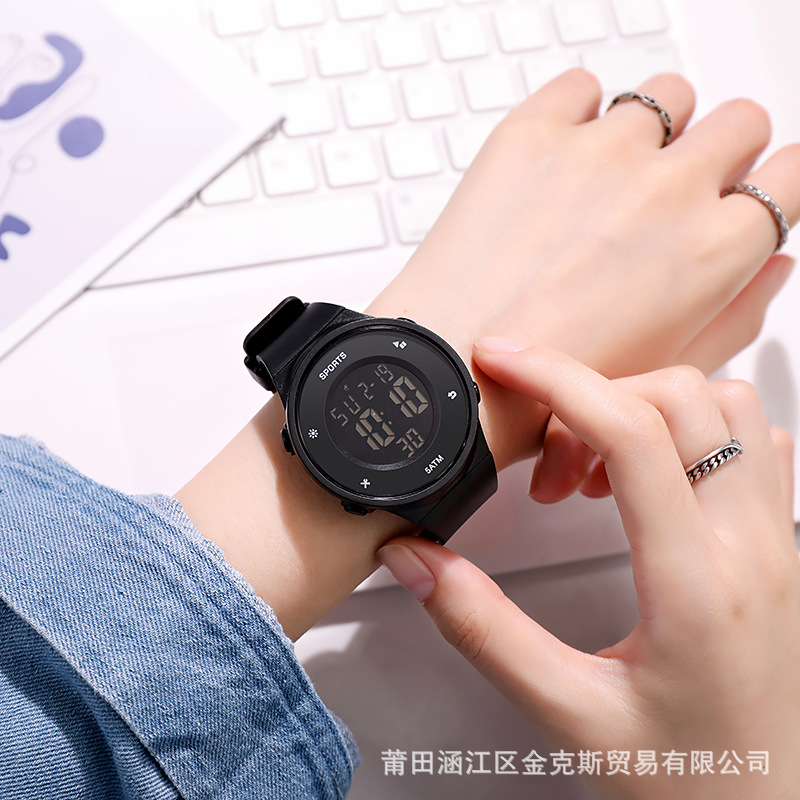 Electronic watch for junior high school boys and high school students, simple and trendy for boys and girls, swimming, waterproof, luminous, sports, multi-functional alarm clock pic 4