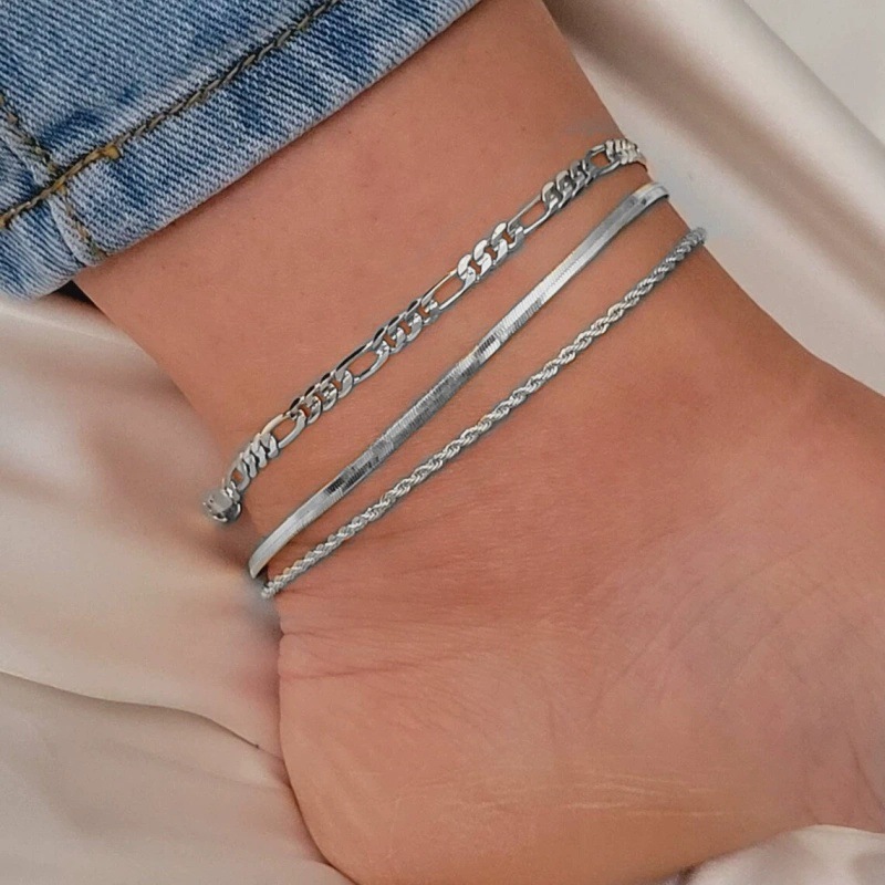 Europa y los Estados Unidos transfronterizos bohemios de viento plano cadena de serpiente torbellino de tres piezas conjunto de cadenas de tobillas multicapa de arena de verano para mujeres