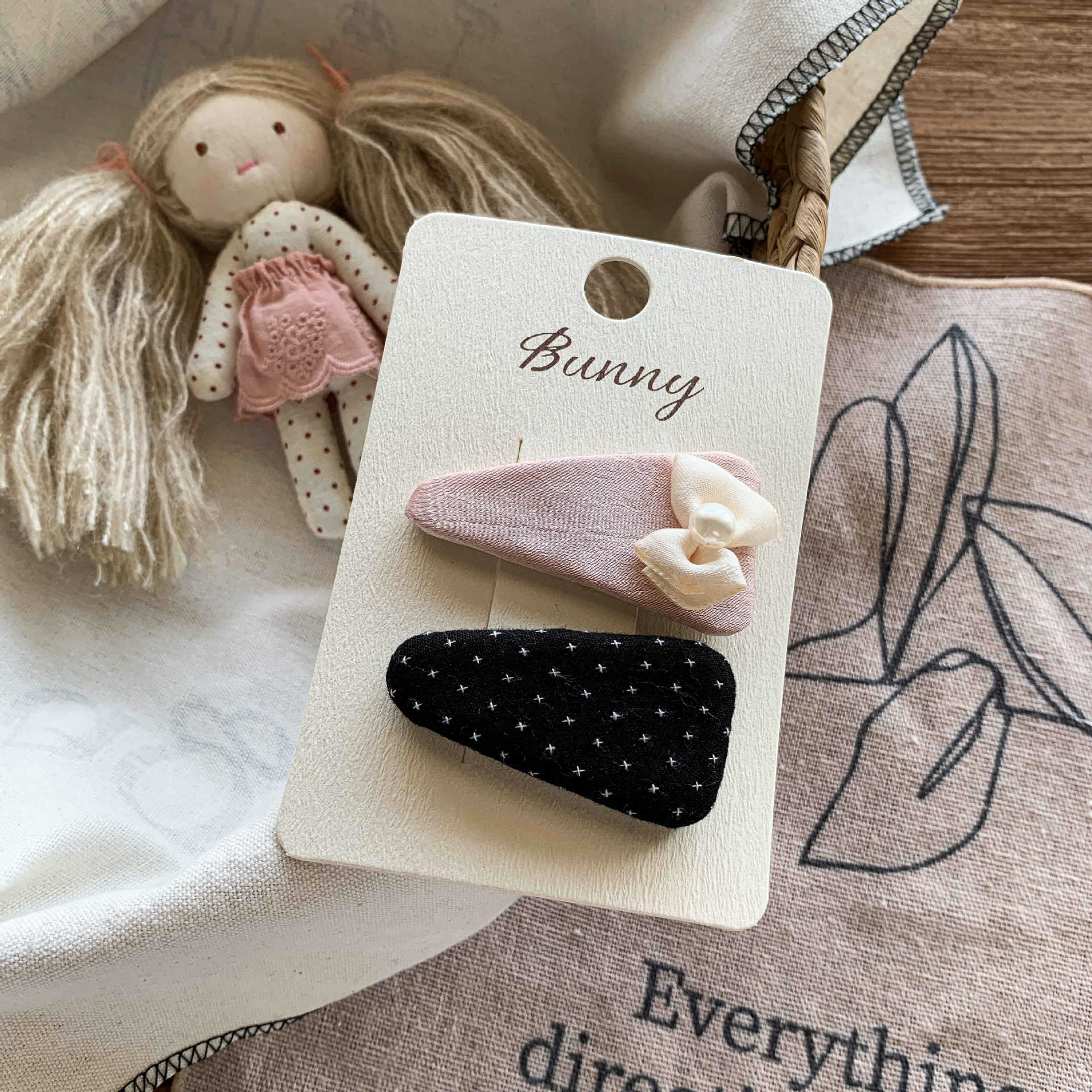 Sugar Pear ropa infantil niñas pinzas de cabello 2025 nuevos niños niñas dibujos animados tela de flores BB pinzas de cabello bebé