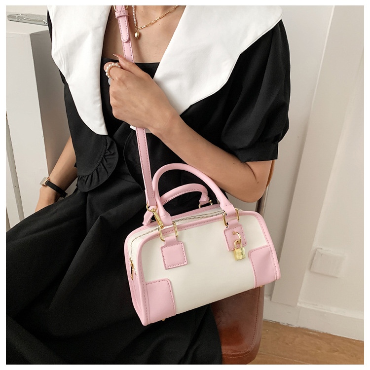 2022 New Style Contrast Color Shoulder Messenger Small Square Bag display picture 4