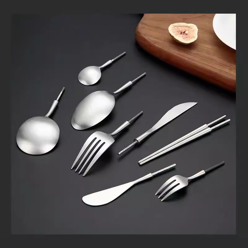 Set di posate in acciaio inossidabile design occidentale_voghion.com