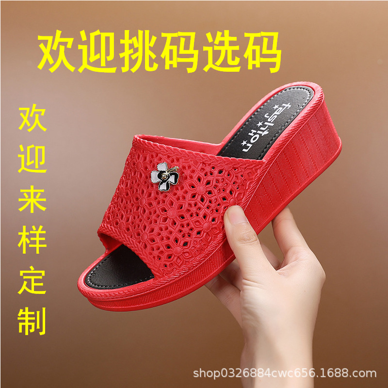 工厂批发妈妈凉拖鞋 镂空女高拖防滑软底厚底坡跟一字PVC中年拖鞋|ms
