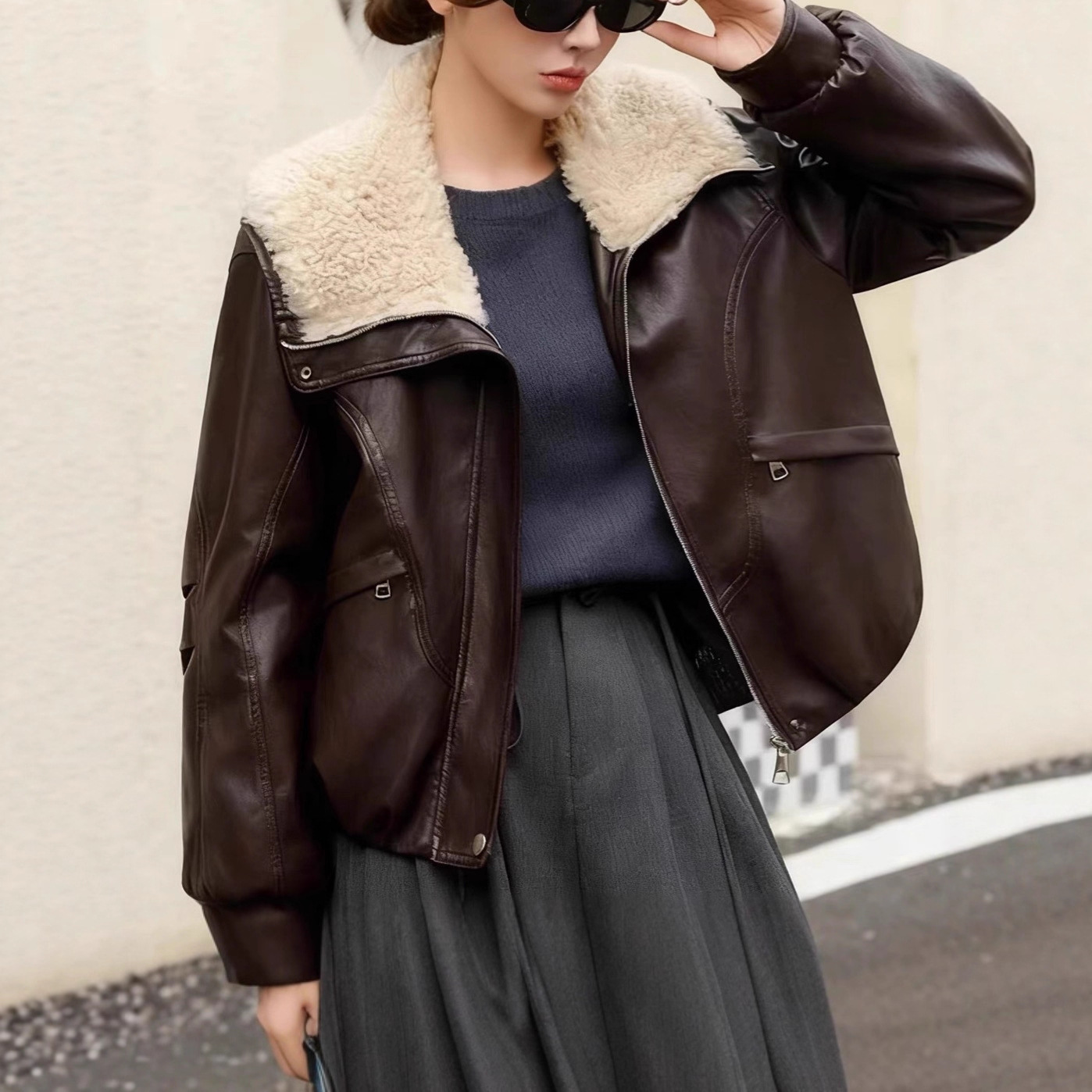 羊羔毛翻领加绒加厚皮衣外套女2025秋冬时尚宽松保暖机车PU皮夹克