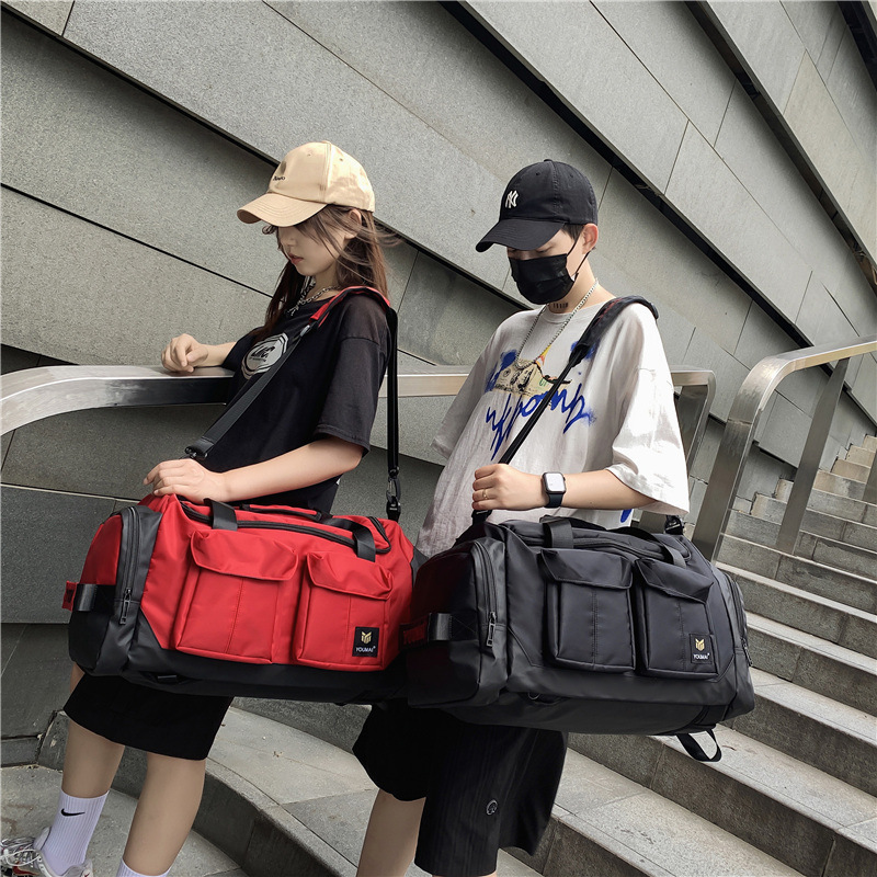 Sports bag wet and dry separation for training