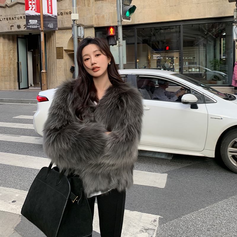 狐狸毛皮草外套女冬季年轻款短款韩版时尚V领修身仿貉子毛毛外套