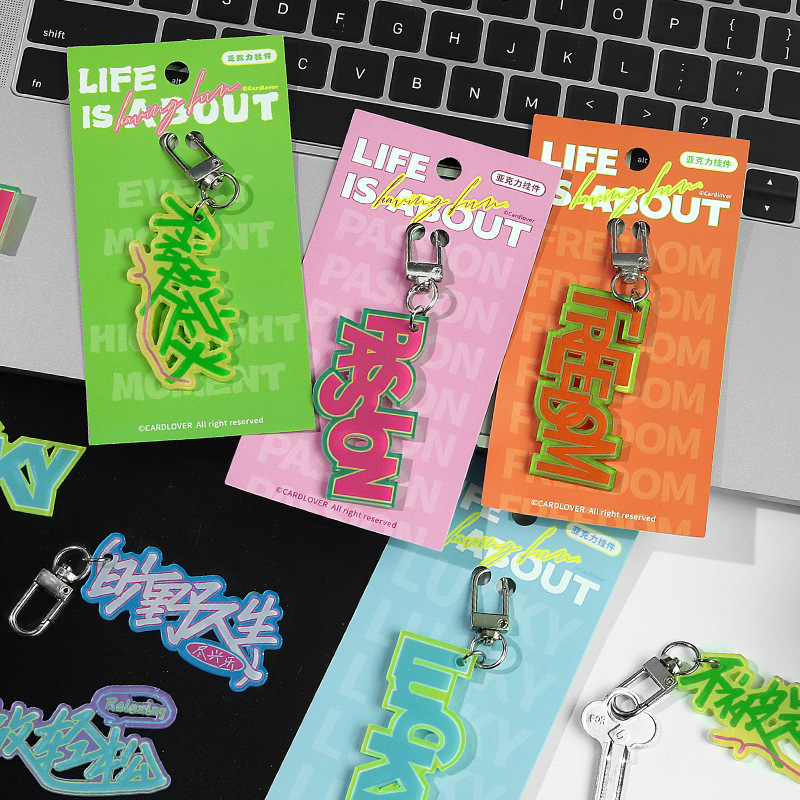 La carta de los amantes del texto de color colgante acrílico de la vida es la serie de la mejor manera para decorar la bolsa de llaves