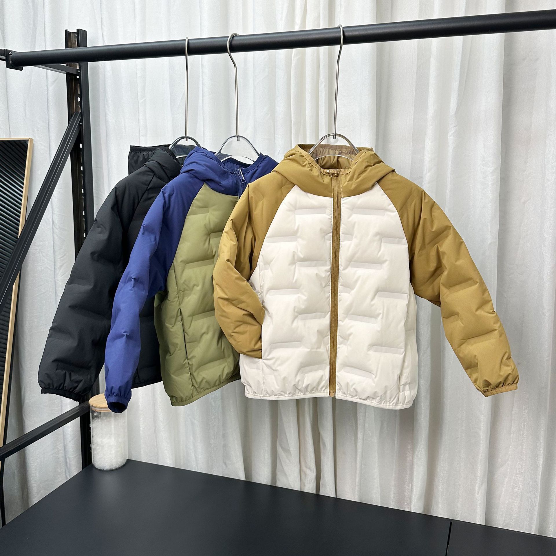 儿童轻羽绒服连帽短款无缝压胶面料男童女童中小童秋冬外套90绒