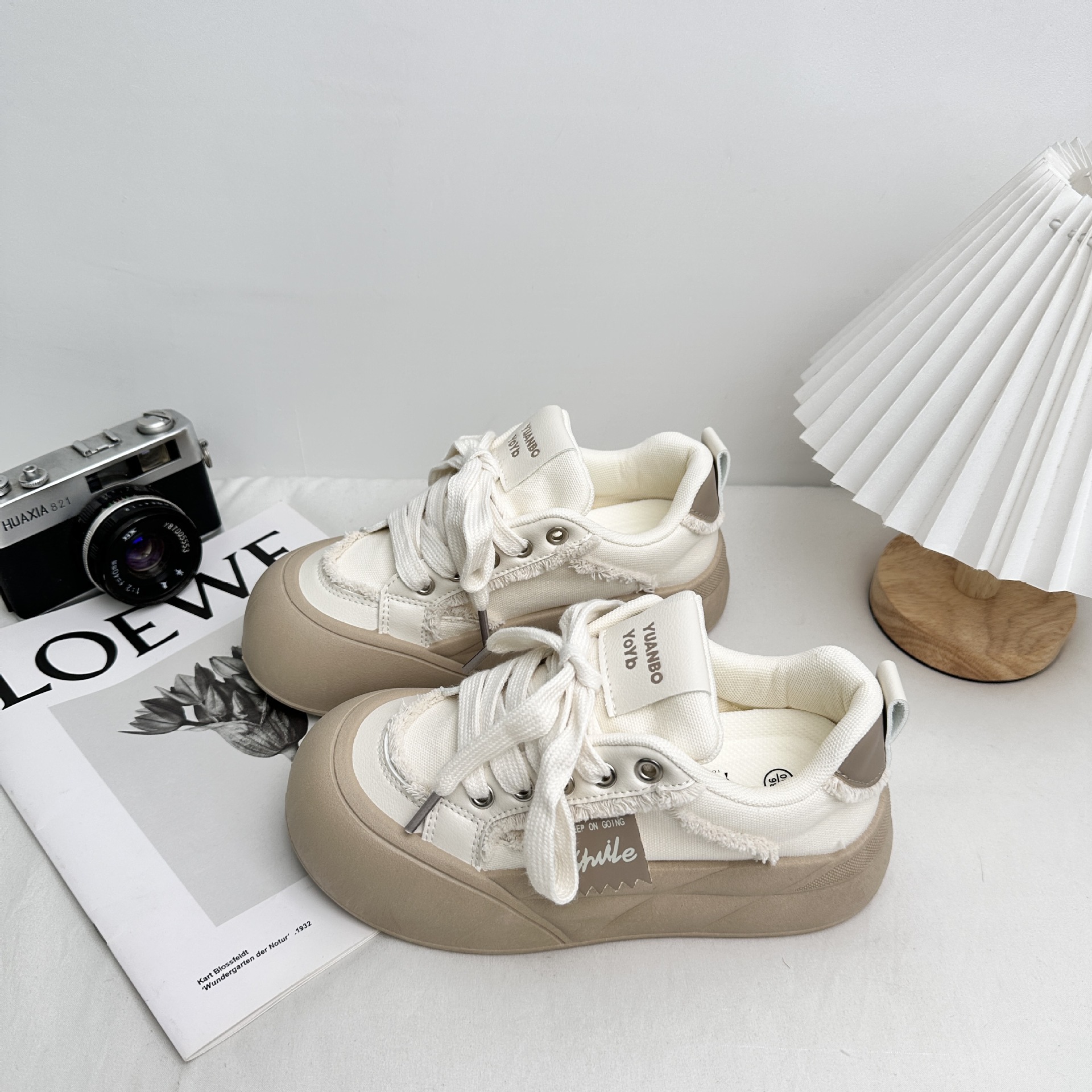Yuanbo 2025 primavera zapatos de punta grande zapatos de plataforma de corte bajo para mujer deportes y ocio zapatos blancos zapatos de mujer coreanos