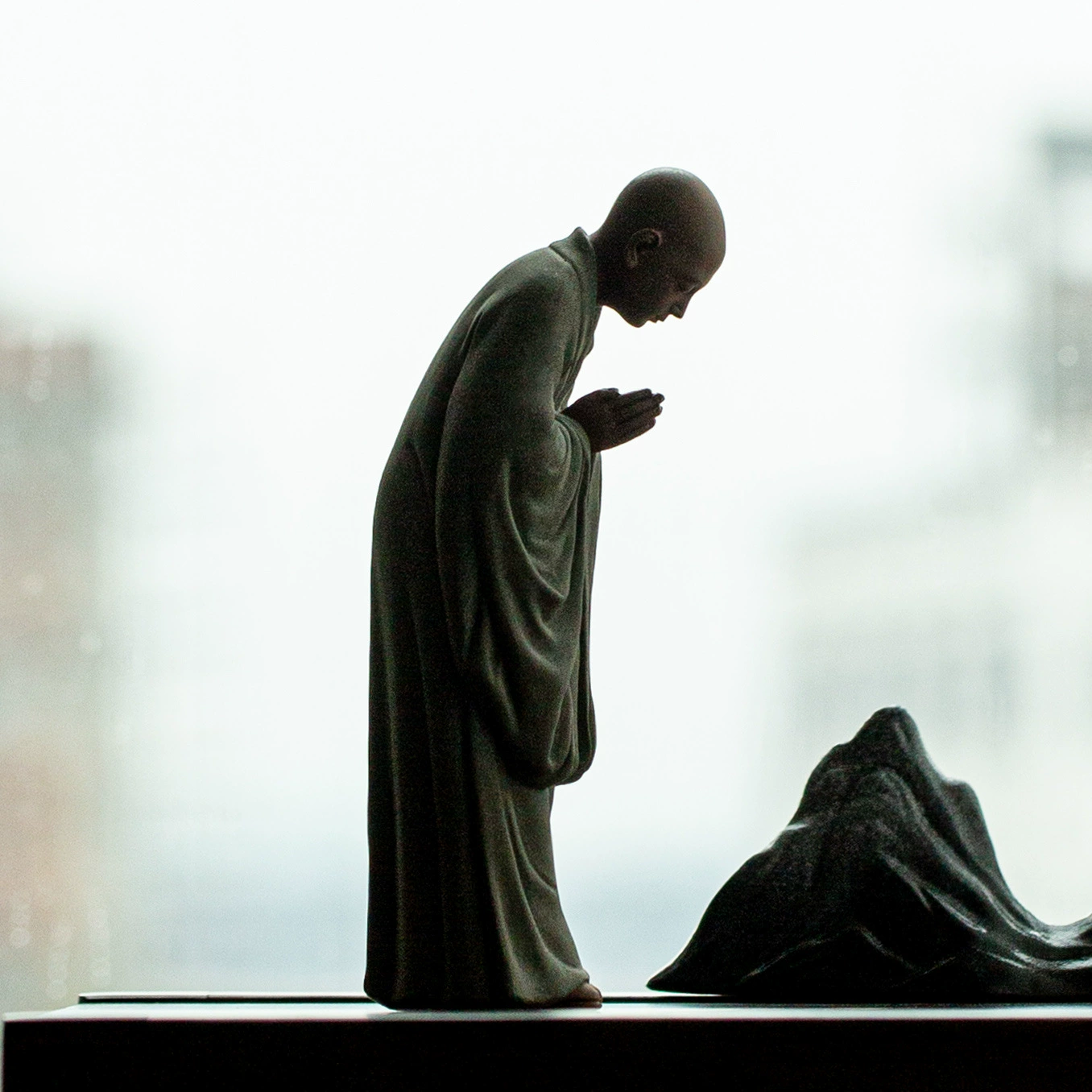 Мелкая чайная фигурка монах из пурпурной глины, можно поднимать, персонализированный аксессуар для чайной церемонии, креативный декор для чайного стола