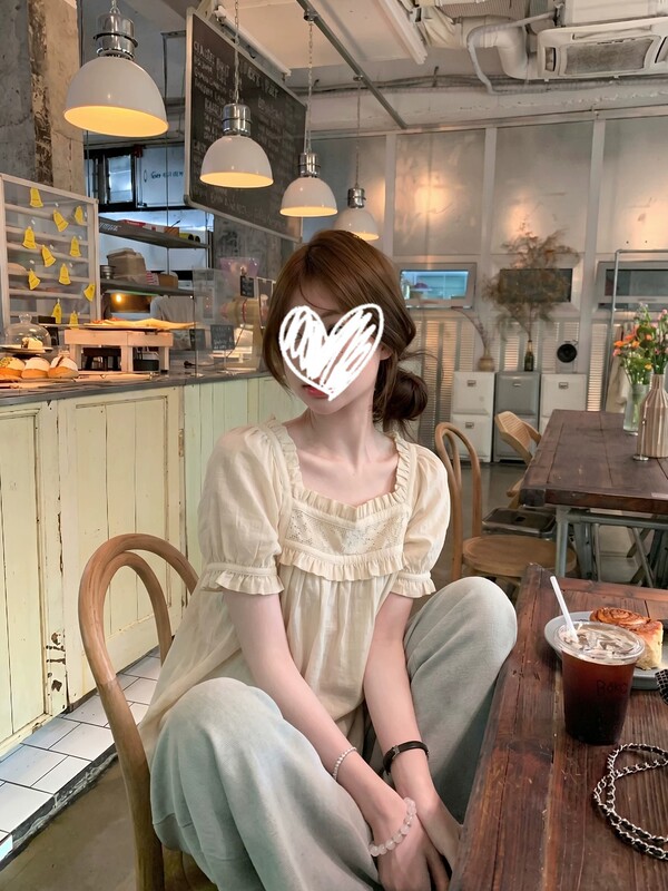 Cream-colored Commuting Style Tencel Square Neck Puff Sleeve Shirt for Women, 2026 Summer Atmosphere Lace Age-Reducing Babydoll Blouse Cream-colored Commuting Style Tencel Square Neck Puff Sleeve Shirt for Women, 2026 Summer Atmosphere Lace Age-Reducing Babydoll Blouse