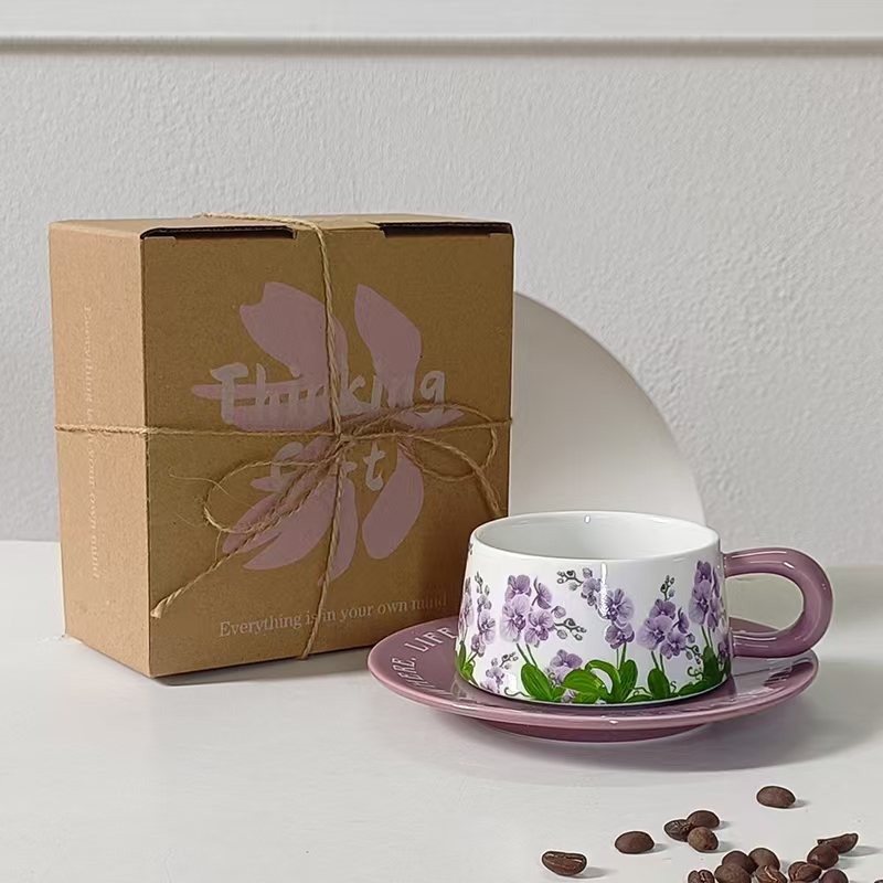 Taza de café francesa de nicho, mariposa de alta calidad, lujo ligero, retro, alta sensación, taza de menú de la tarde de cerámica inglesa.