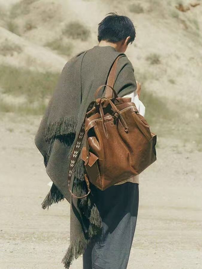 The "Traces Of The Mountain" Series Of Unisex Vintage Vegetable-tanned Leather Backpacks, Available In Sizes Of 14-inch And 16-inch, Are Perfect For Laptops.