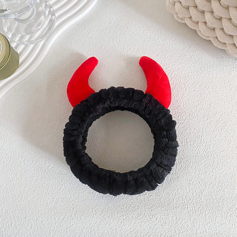 검은 색과 붉은 뿔