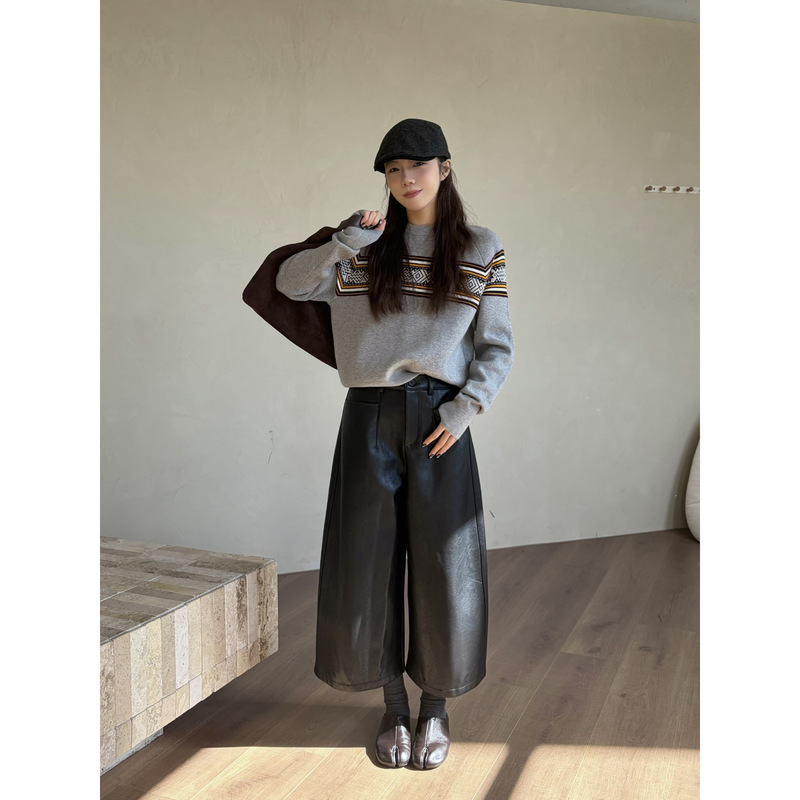 Icciicc Thirteen Lines Retro Composite Velvet Pu Leather Casual Pants for Women Winter Slimming Cropped Slightly Curved Pants 1645 Icciicc Thirteen Lines Retro Composite Velvet Pu Leather Casual Pants for Women Winter Slimming Cropped Slightly Curved Pants 1645