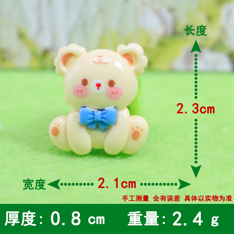 앉아있는 흰곰