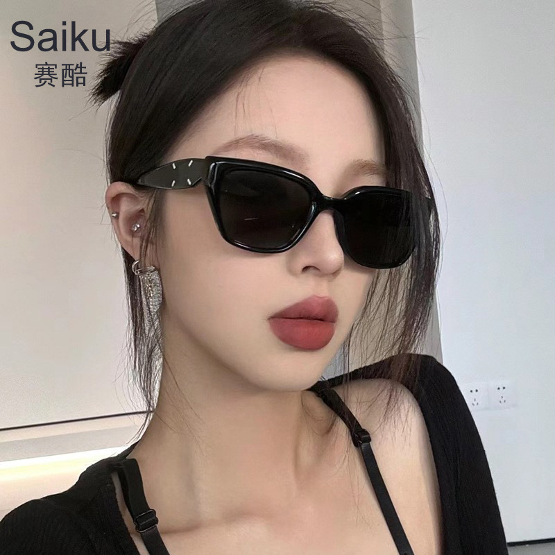 New Retro Cat-Eye Sunglasses for Women, High-End Fashion, Face-Showing, Small Men's Red Book Hot Style Sunscreen Sunglasses Trendy Batch