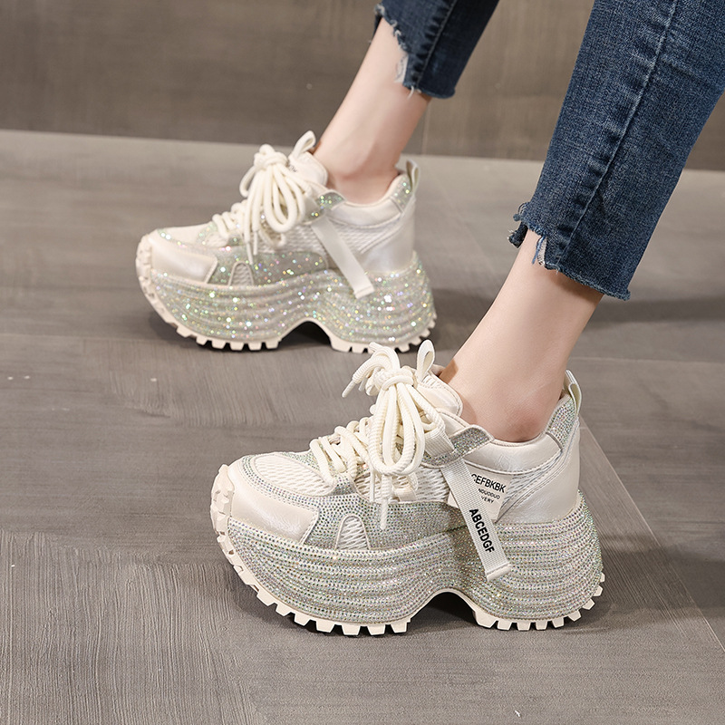Giày sneaker nữ đế dày tăng chiều cao phối đá lấp lánh lưới thoáng khí — màu be