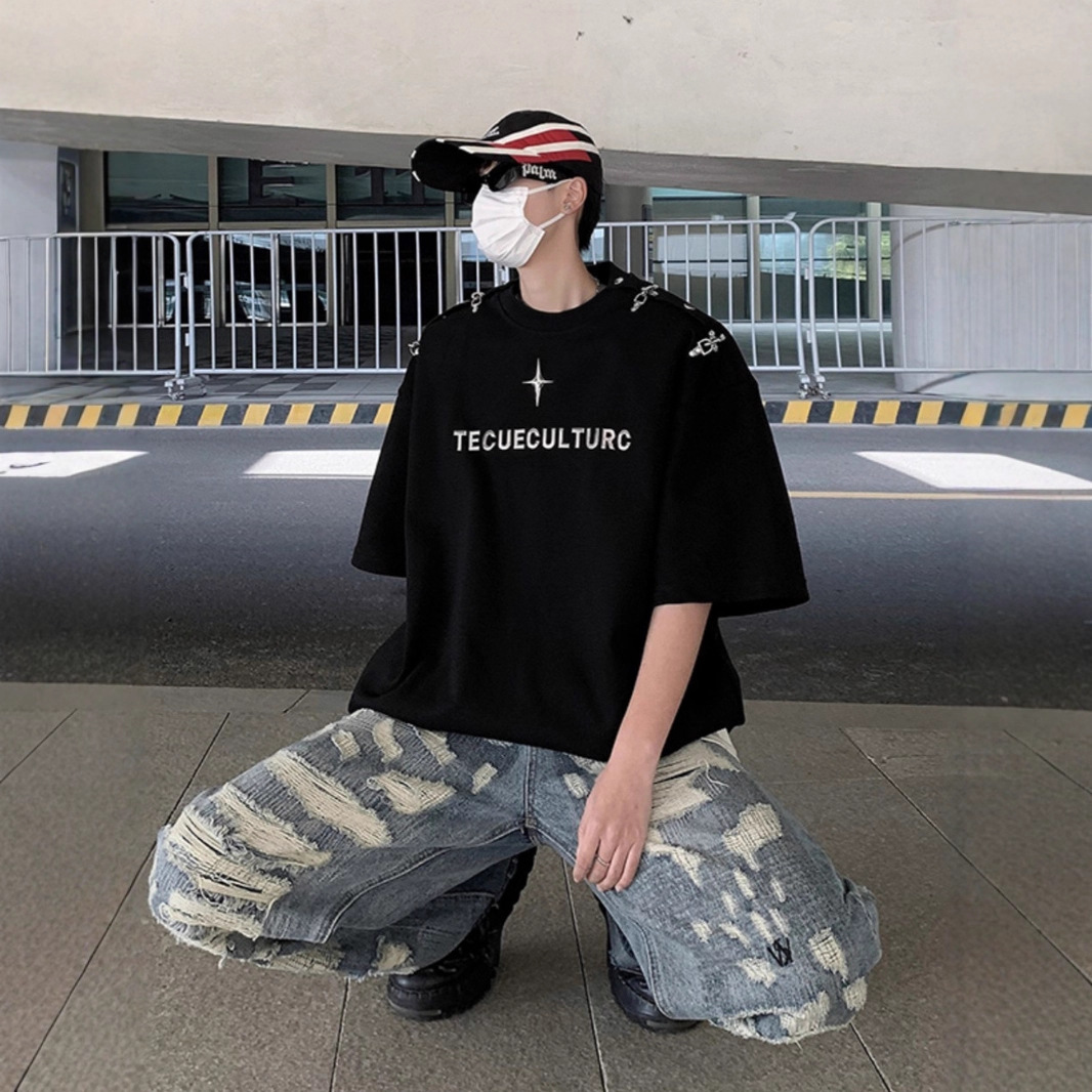 Einzigartiges T-Shirt im dekonstruierten Metalldesign für Herren, schwarze Kurzarmshirts für den Sommer, coole High-End-Fünfviertelärmel_voghion.com