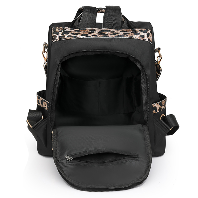 2024 nueva mochila antirrobo con estampado de leopardo de nylon para mujer, borla de moda, mochila de viaje de gran capacidad en contraste al por mayor