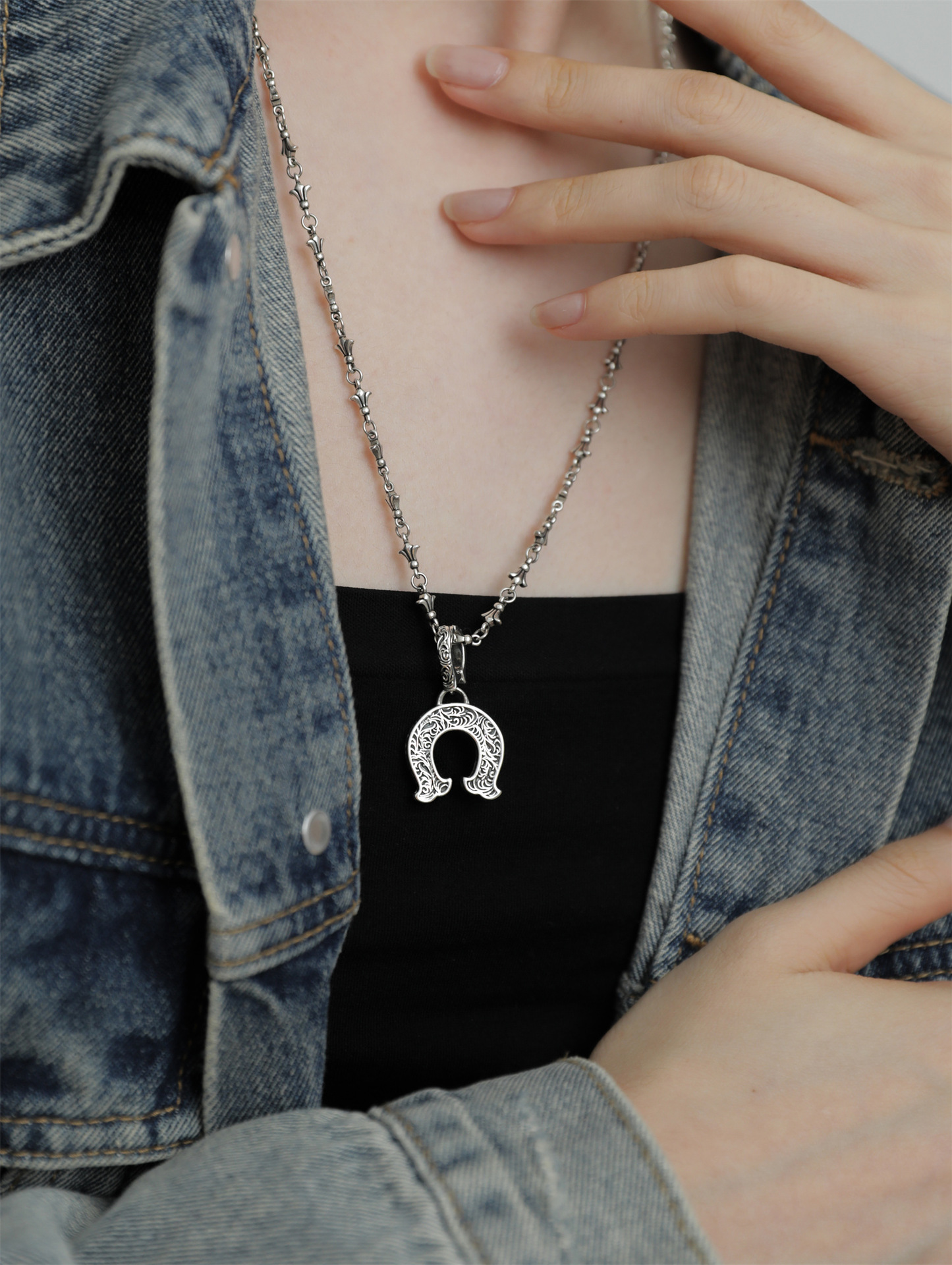 Ciondolo a ferro di cavallo design di nicchia alla moda nicchia di fascia alta stile trendy fresco_voghion.com