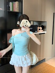 设计感斜肩绑带短袖T恤女夏季新款纯欲辣妹烫钻收腰短款露肩上衣