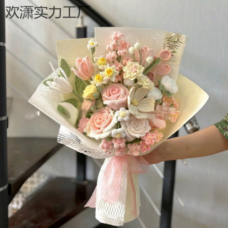 完成した誕生日の女の子の親友の手編みの花束、ニットウール、実用的な卒業ギフト、古いかぎ針編みの花束|undefined